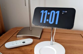 How to Use Your Phone as a Bedside Alarm Clock With StandBy and Bedtime Modes