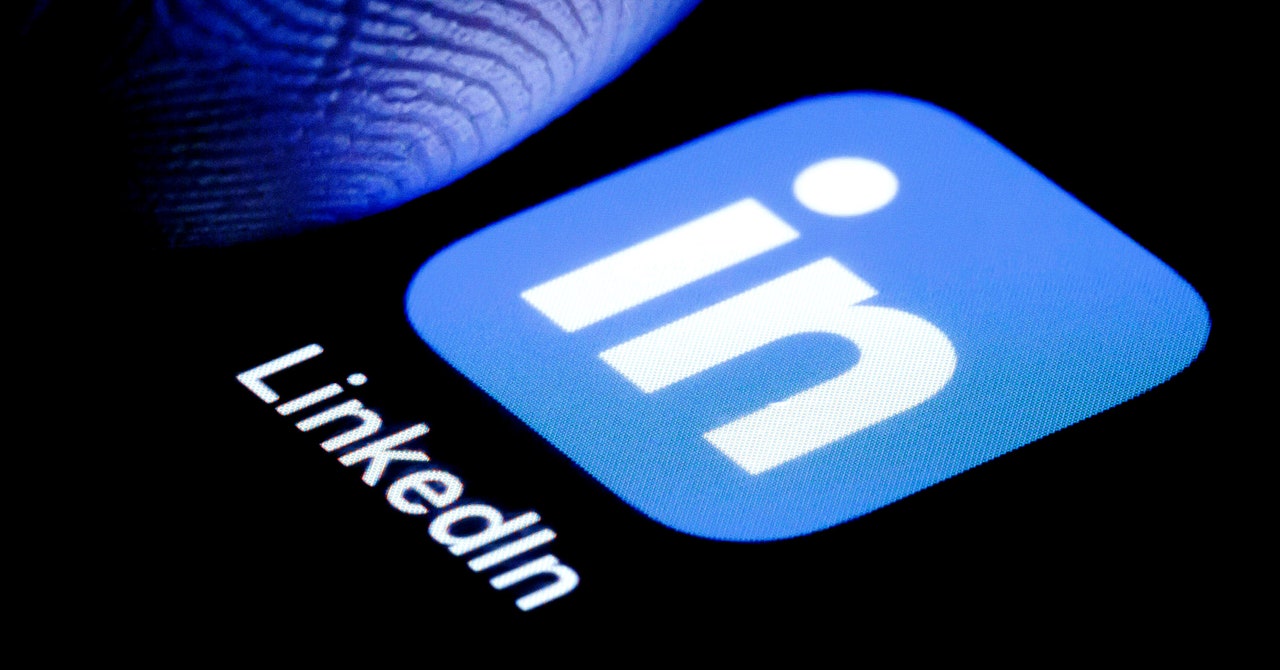 LinkedIn Tells People if You Look at Their Profile. Here's How to Turn That Off